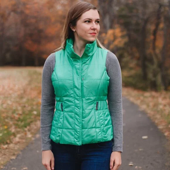 NY&Co. Puffer vest Green Size Large with buckle sides - Picture 1 of 6